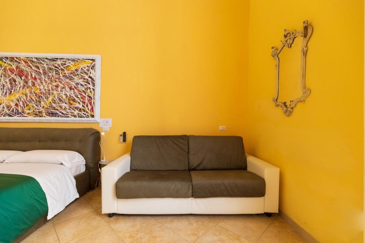 Suites Trinita In Toledo Street Nápoles Exterior foto